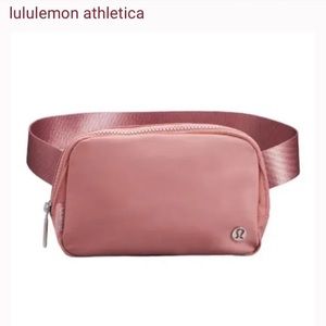 Lululemon Everywhere Belt Bag in pale Pink.